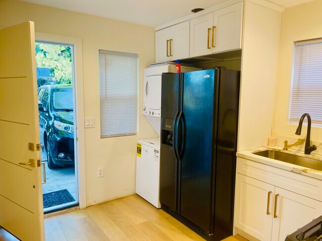 Foto del edificio - 7034 Yarmouth Ave