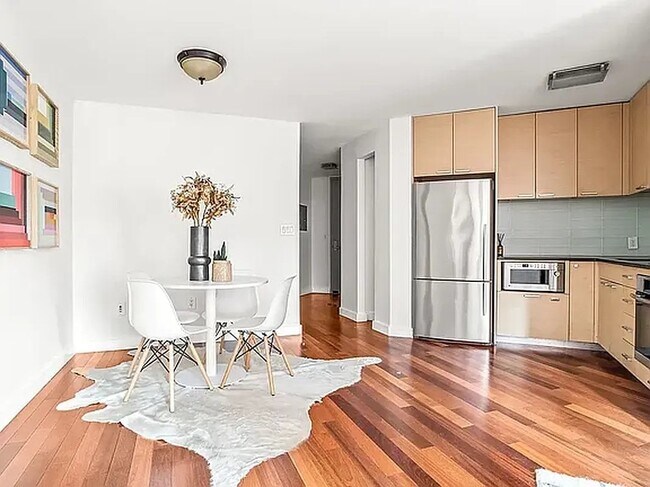 Foto del edificio - 206 E 95th St