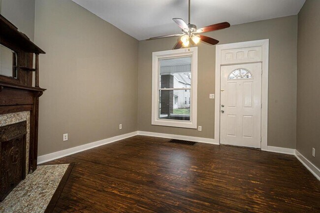 Foto del edificio - 1128-1130 Churchman Ave