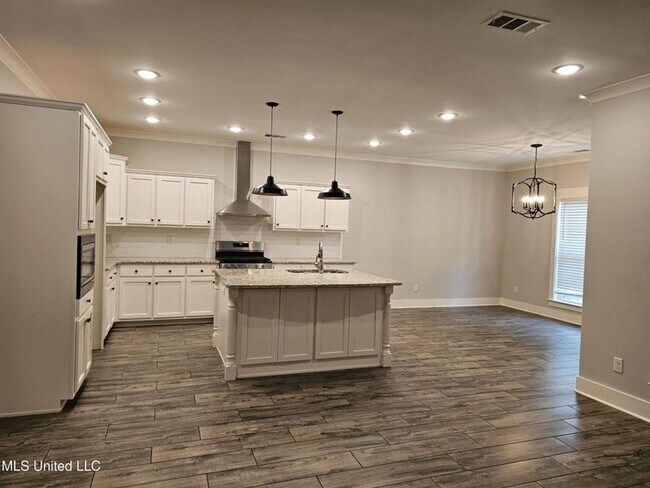 Foto del edificio - GARDENS AT SNOWDEN GROVE, 5 bedrooms!