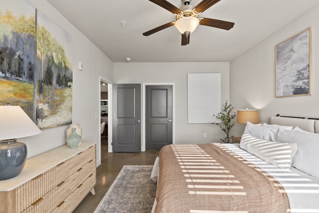 Building Photo - Comet Westgate