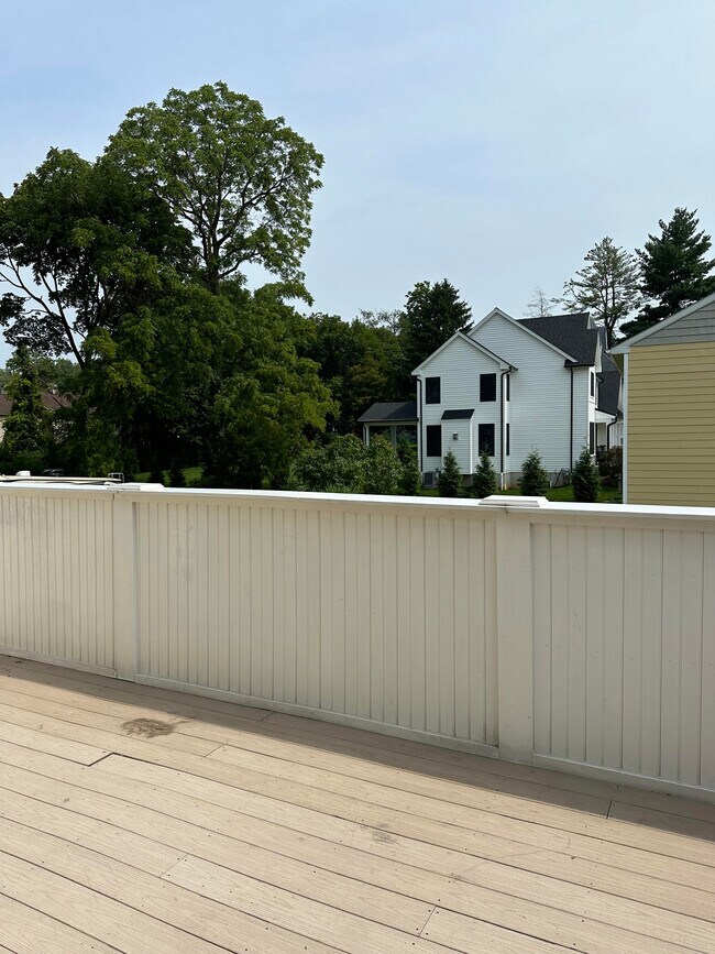 deck - 472 E King Rd