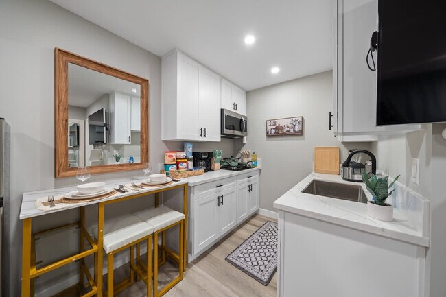 Building Photo - 9827 San Diego St