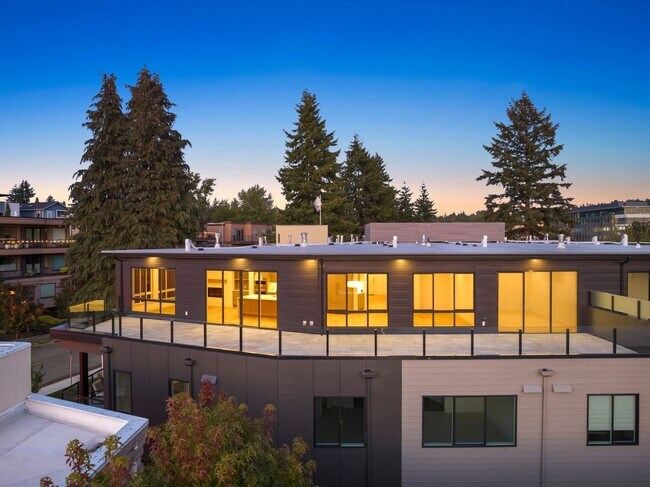 Building Photo - Luxury Penthouse Condo For Lease