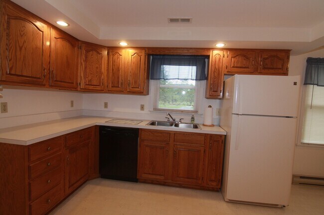 Building Photo - Sweet Rambler on Acreage