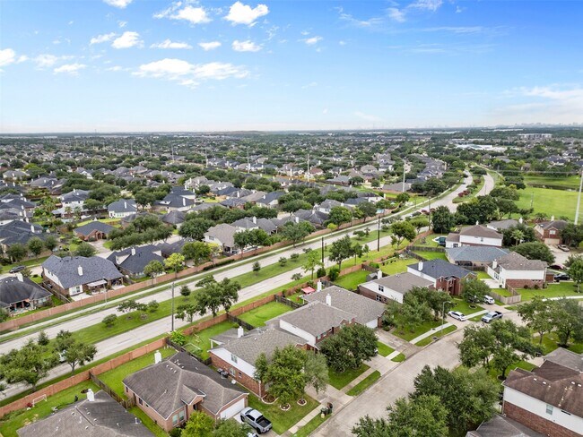 Foto del edificio - 2610 Cypress Springs Dr