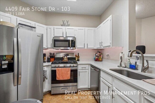 Foto del edificio - 4409 Fair Stone Dr