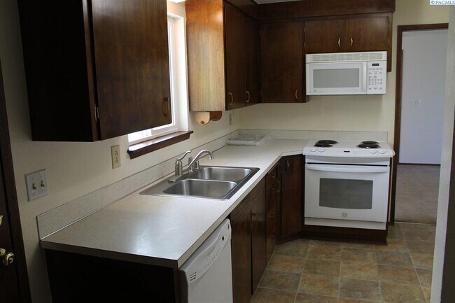 Building Photo - 1105 W 29th Ave