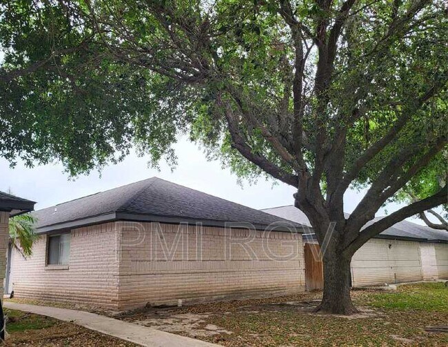 Building Photo - 709 Robin Ave