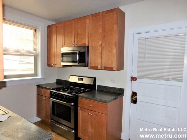 Building Photo - 914 Crain St