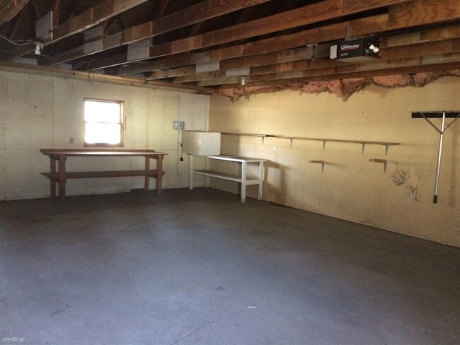 Building Photo - 4 br, 2 bath House - 418 14th Ave NE