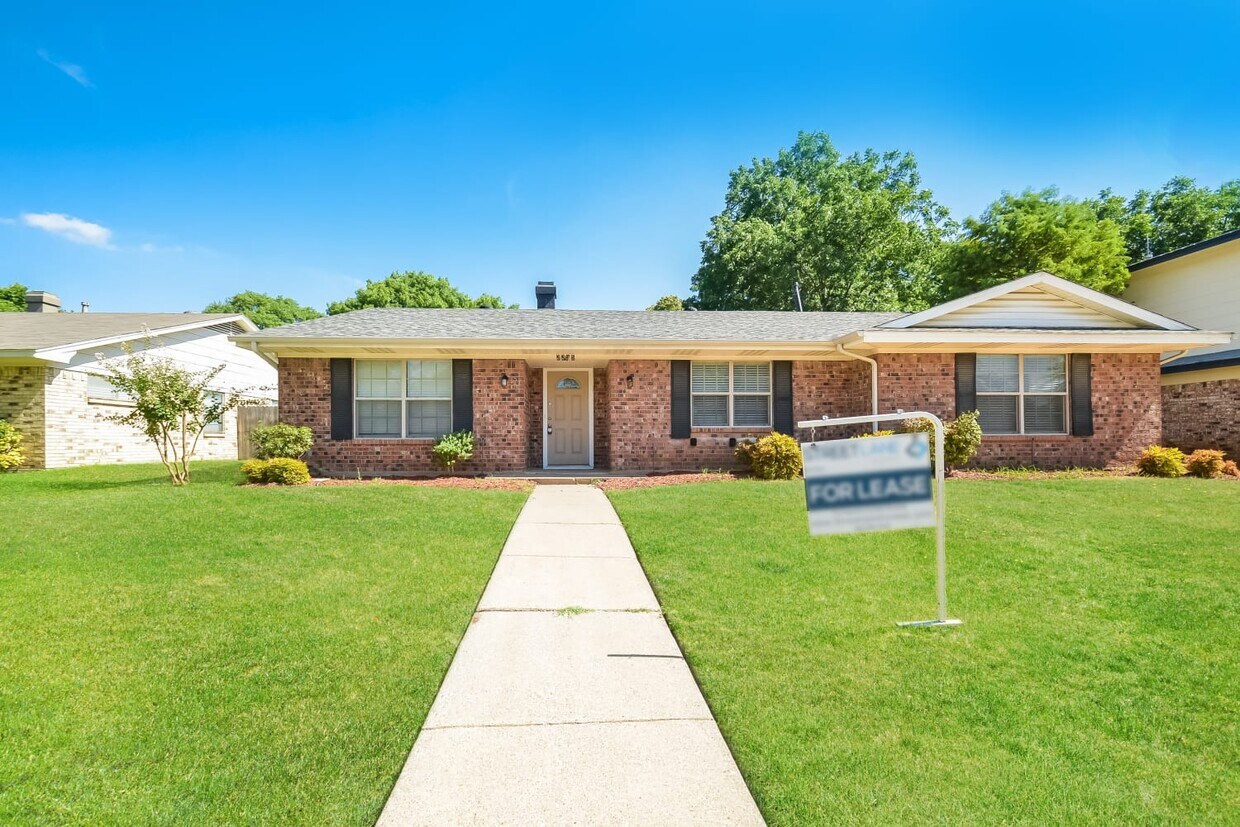 3305 E Park Blvd House Rental in Plano, TX