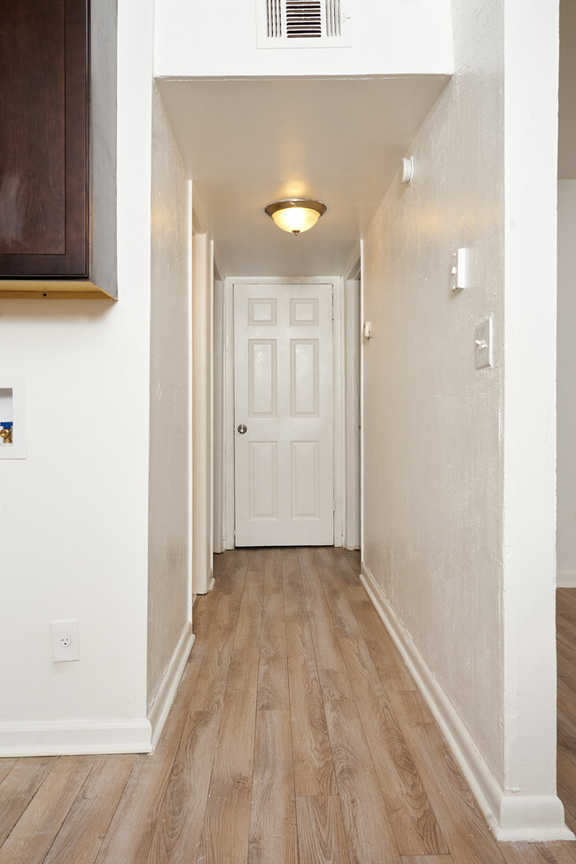 Building Photo - 554 Evergreen Ter