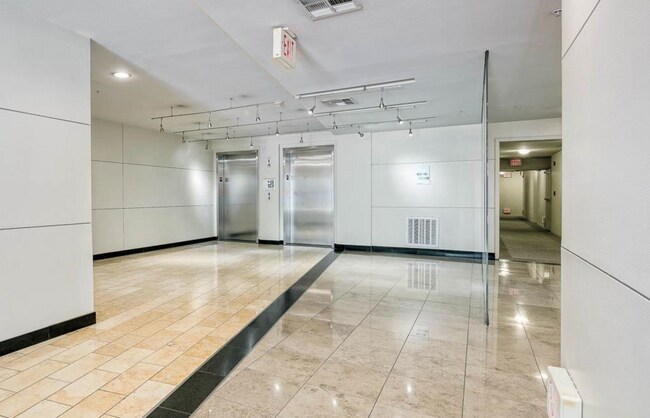 Building Photo - 160 S Hudson Ave