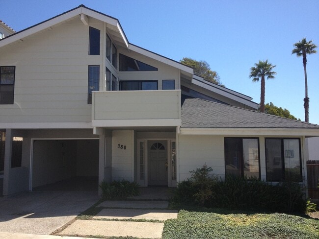 Building Photo - Duplex