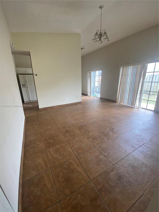 Foto del edificio - 960 NE 212th Terrace
