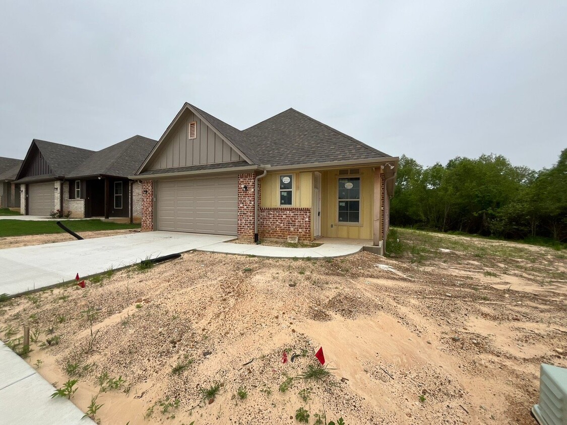 Foto principal - Coming Soon! 3 Bedroom 2 Bath Newly Constr...