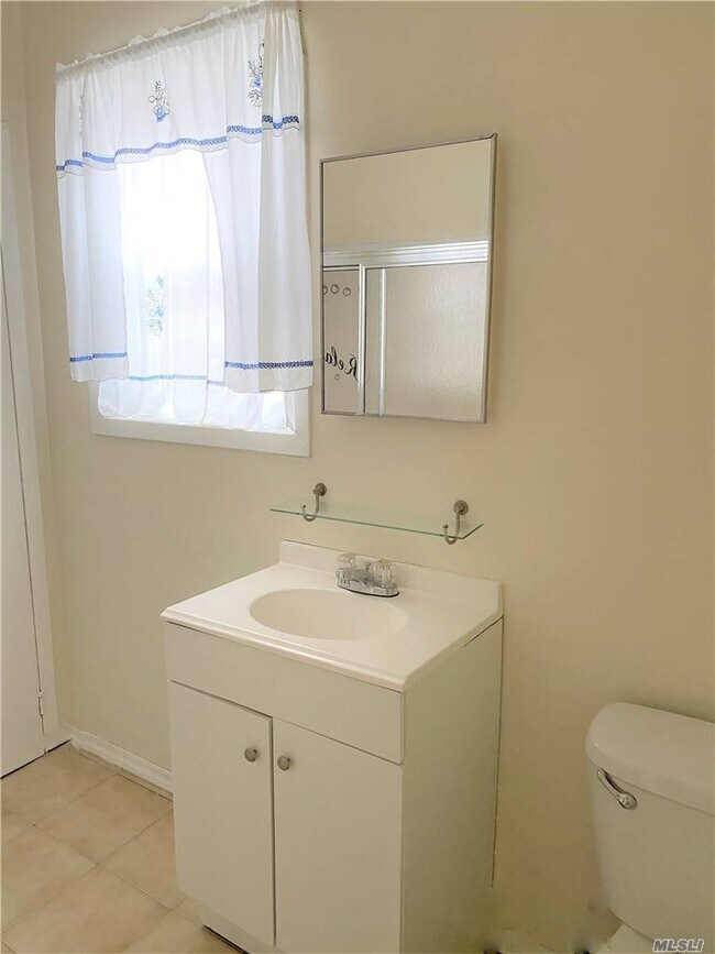 Foto del edificio - 33-13 103rd St