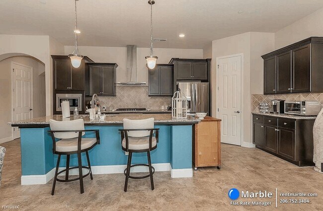 Building Photo - 4 br, 2.5 bath House - 6149 E Terrace Ave