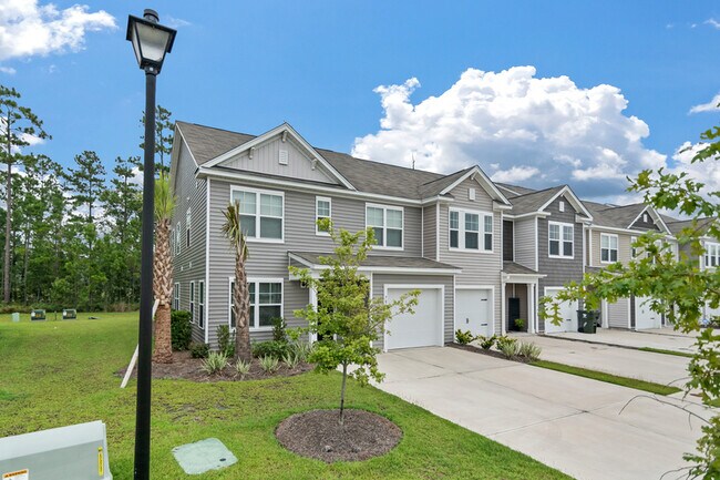 Building Photo - 709 Hilchot Dr