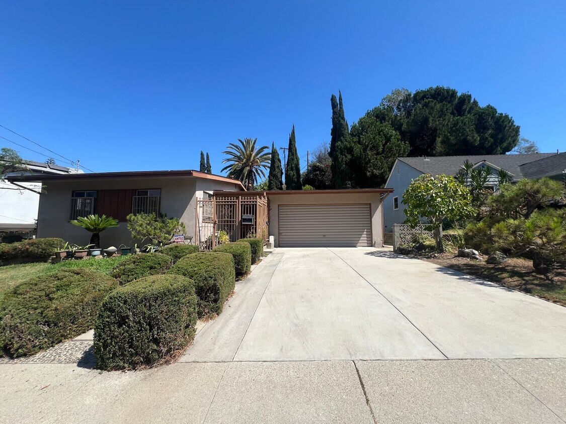 Foto principal - Spacious 3-Bedroom Home in Prime Monterey ...