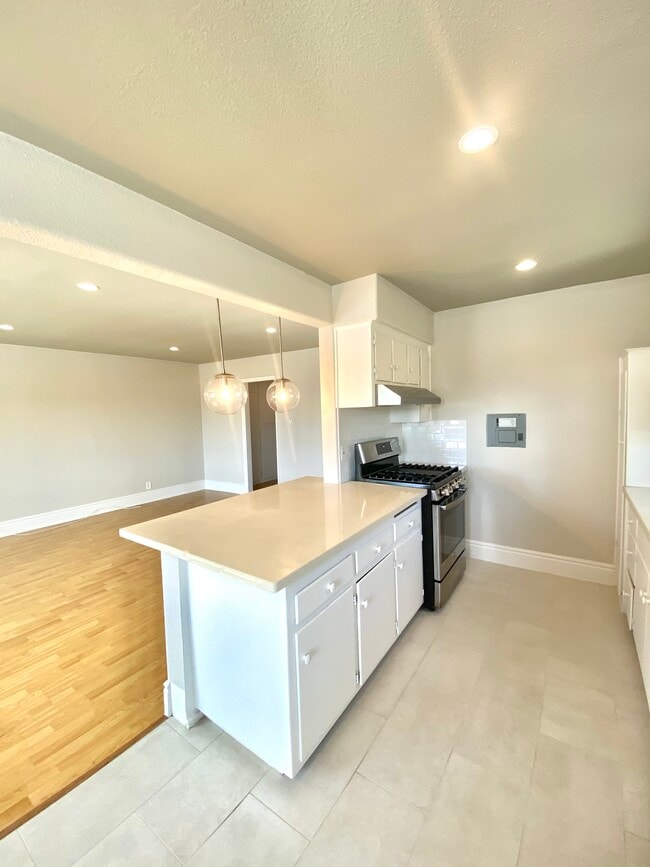 Kitchen - 14071 Ash St