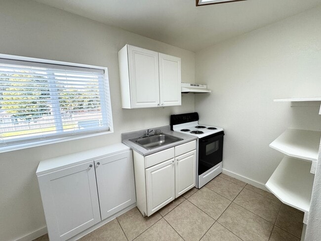 Building Photo - Country living Condo in Downtown Sunol with gated entrance