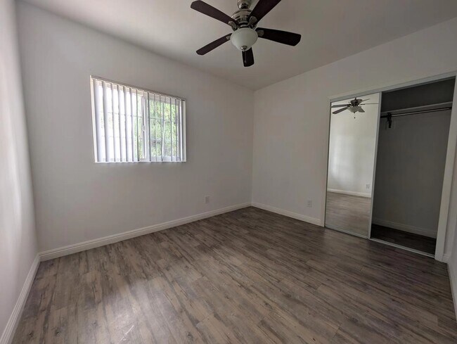 Foto del edificio - 3827 Girard Ave