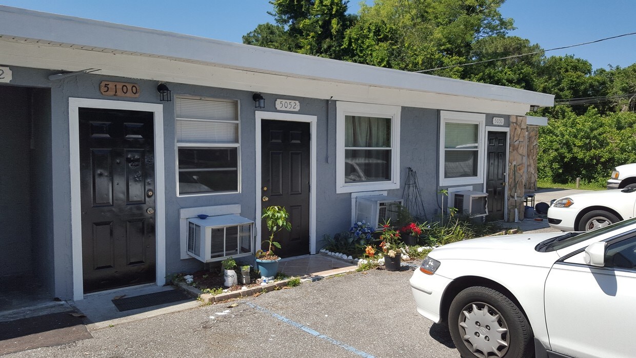 Primary Photo - 5048 South Rd