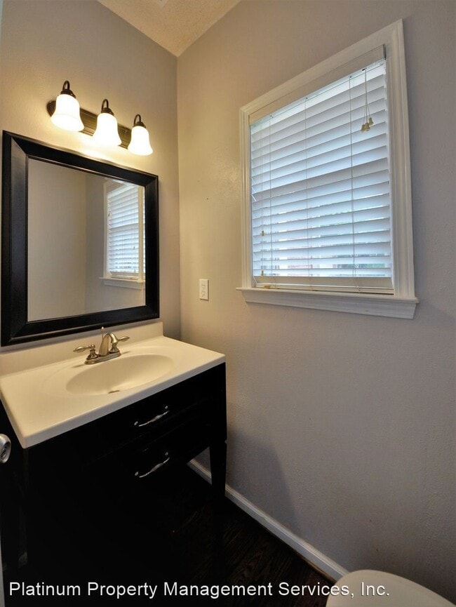 Building Photo - 4 br, 2.5 bath House - 4526 Chelton Ct Se