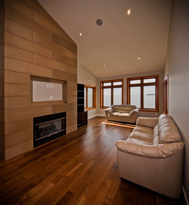 - 9525 Semiahmoo Pky