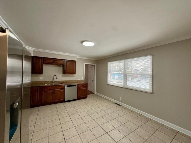 Building Photo - 746 N Glenwood Pl