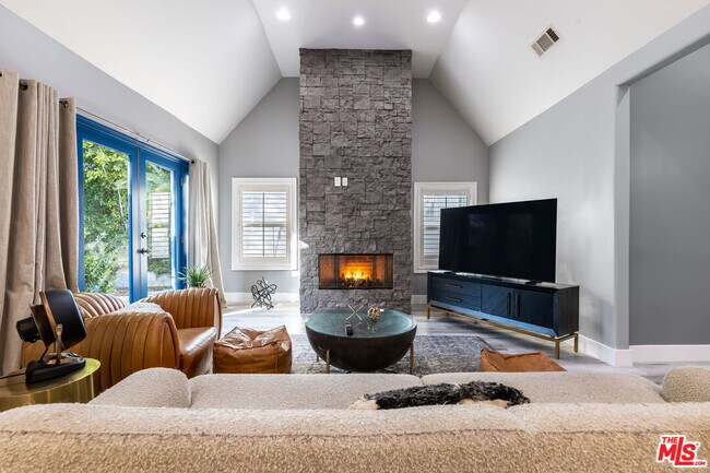 Foto del edificio - 1112 S Highland Ave