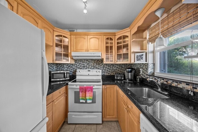 Photo - 311 E Ocean Ave Apartment