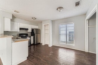 Building Photo - 10100 Brownie Dr