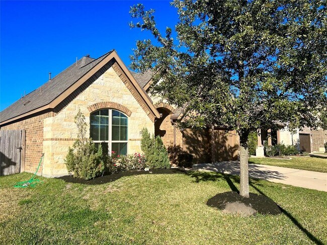 Building Photo - 4015 Nestra Dr