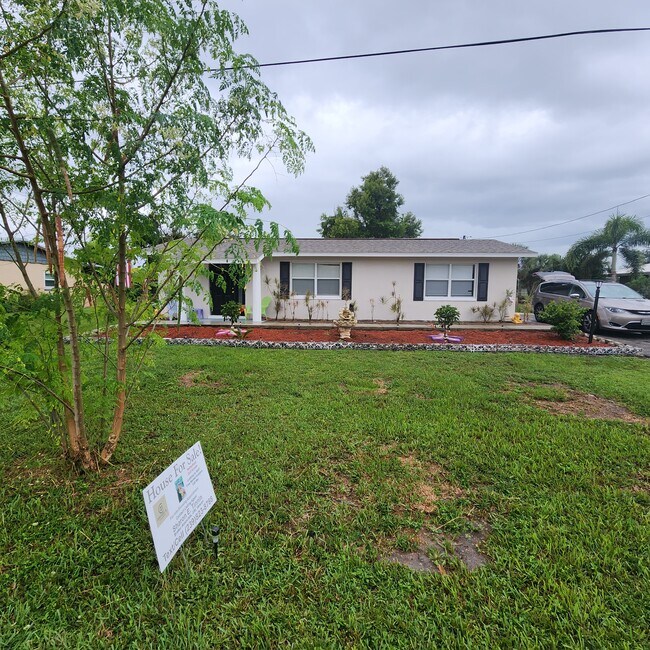 Foto del edificio - 917 Iris Dr