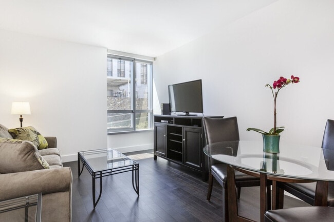 Building Photo - 142 Hermann St