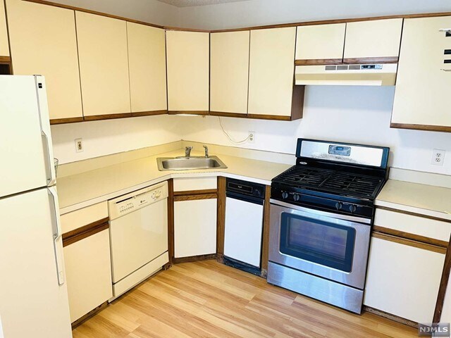 Foto del edificio - 876 Juniper Way