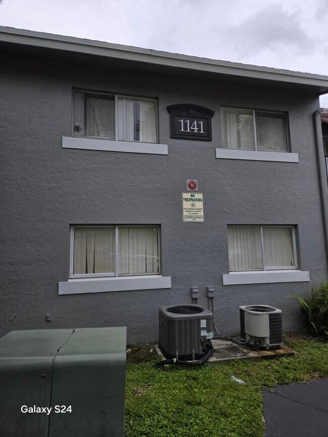 Foto del edificio - 1141 Lake Victoria Dr