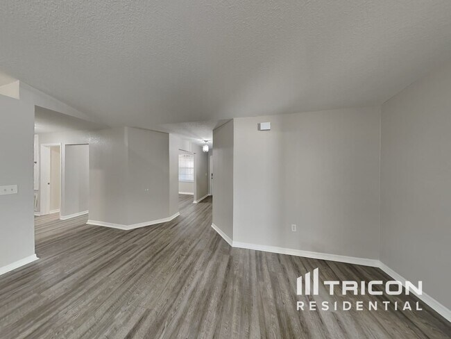 Foto del edificio - 3328 Montano Ave