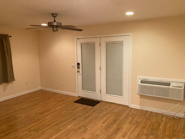 Foto del edificio - 238 N Crestwood Dr
