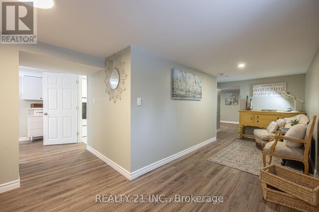 Building Photo - 44 Falaise Rd