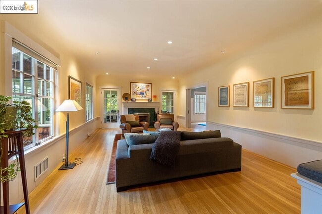 Building Photo - 120 Dracena Ave