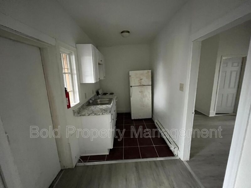 Primary Photo - 409 Walnut St