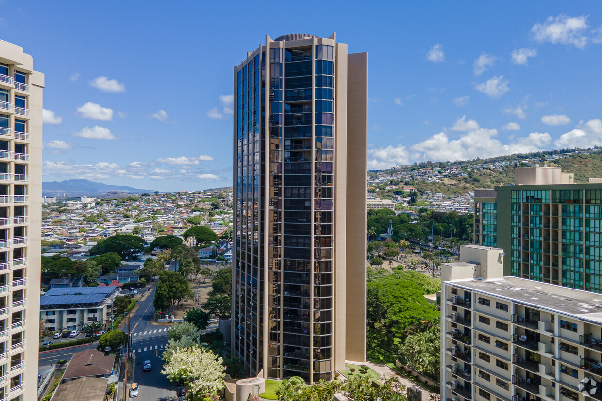 Primary Photo - Craigside Condominiums