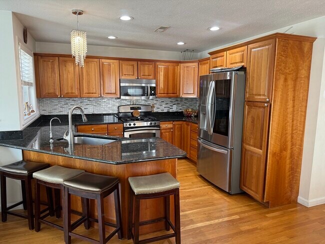 Foto del edificio - 319 Farrwood Dr
