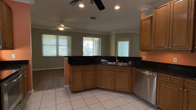 Building Photo - 595 Waverly Cir