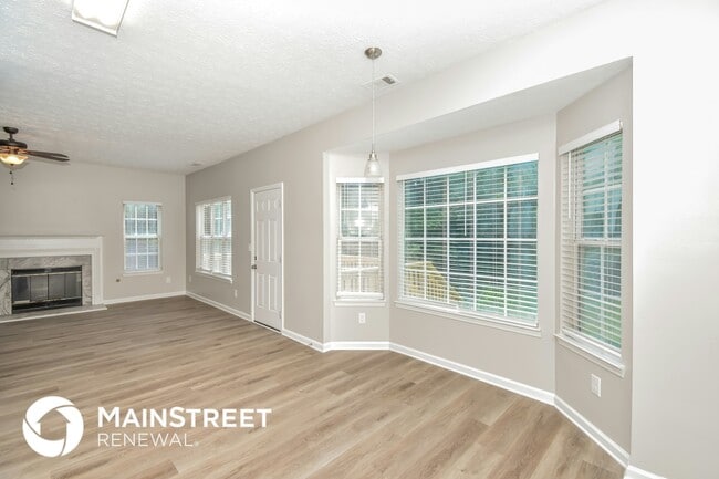 Foto del edificio - 480 Burdett Ridge Ct