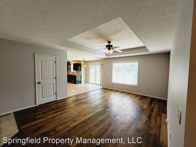 Building Photo - 3 br, 2 bath House - 3344 E. Beaumont Ct